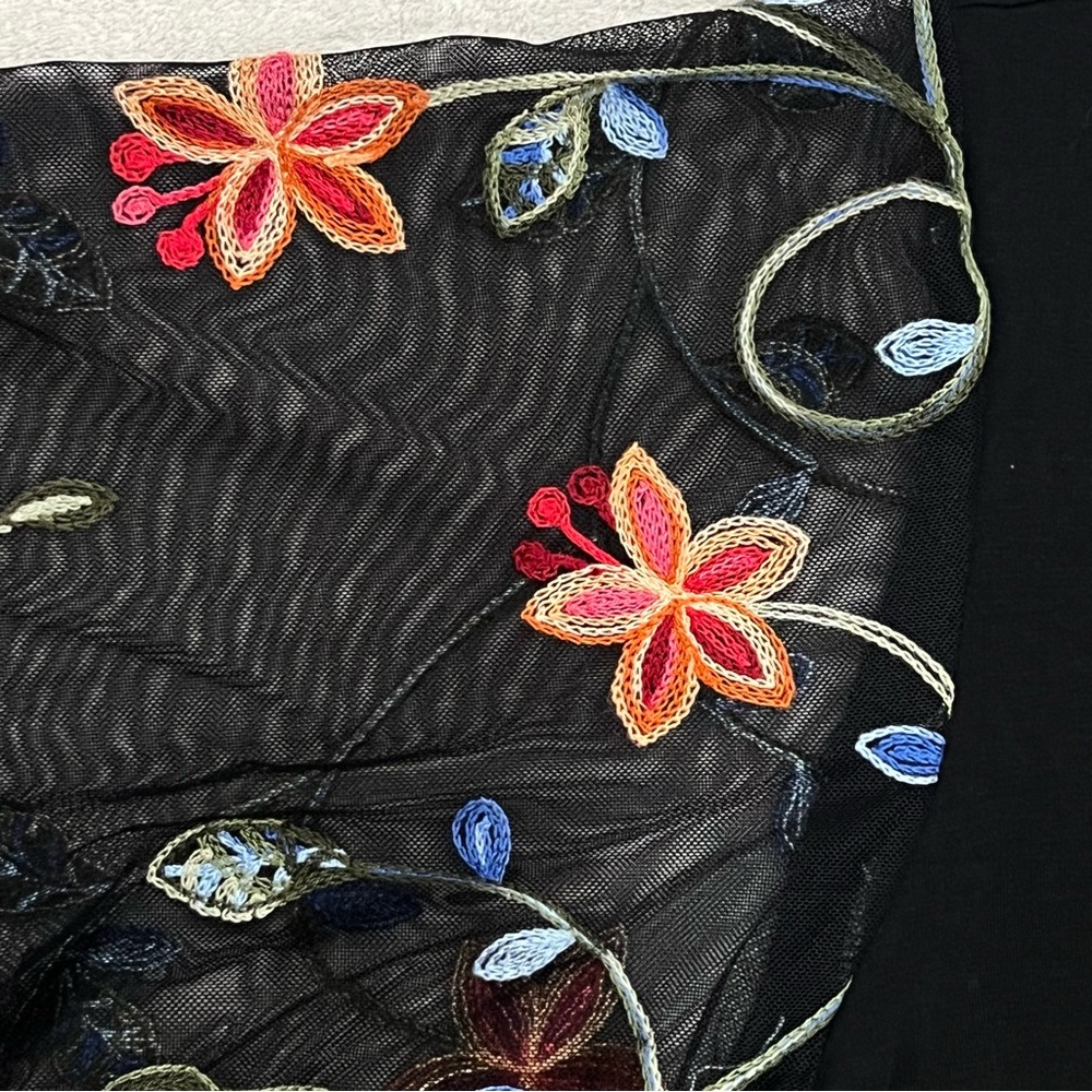 Kim & Cami Black Top with Embroidered Floral Mesh Sleeves 2X - Picture 8 of 13